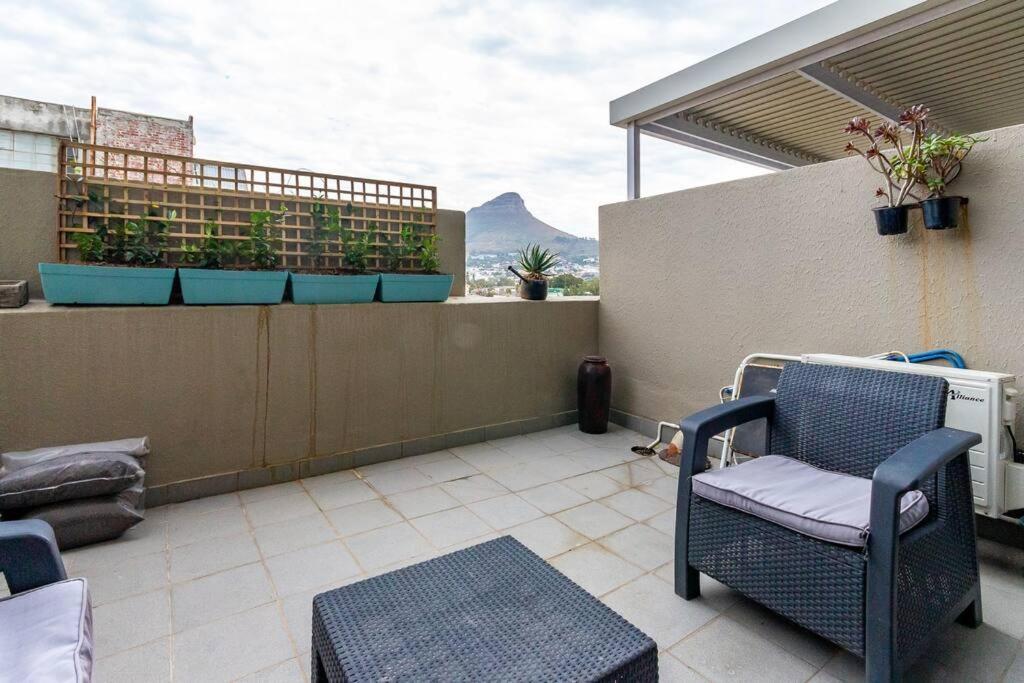 Four Seasons 818- Spacious Cbd Studio - Onsite Parking, Gym & Rooftop Pool Apartamento Cidade Do Cabo Exterior foto