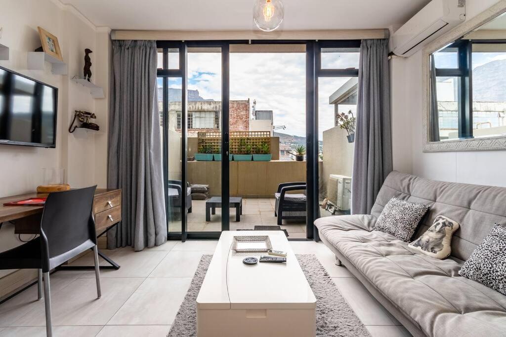 Four Seasons 818- Spacious Cbd Studio - Onsite Parking, Gym & Rooftop Pool Apartamento Cidade Do Cabo Exterior foto